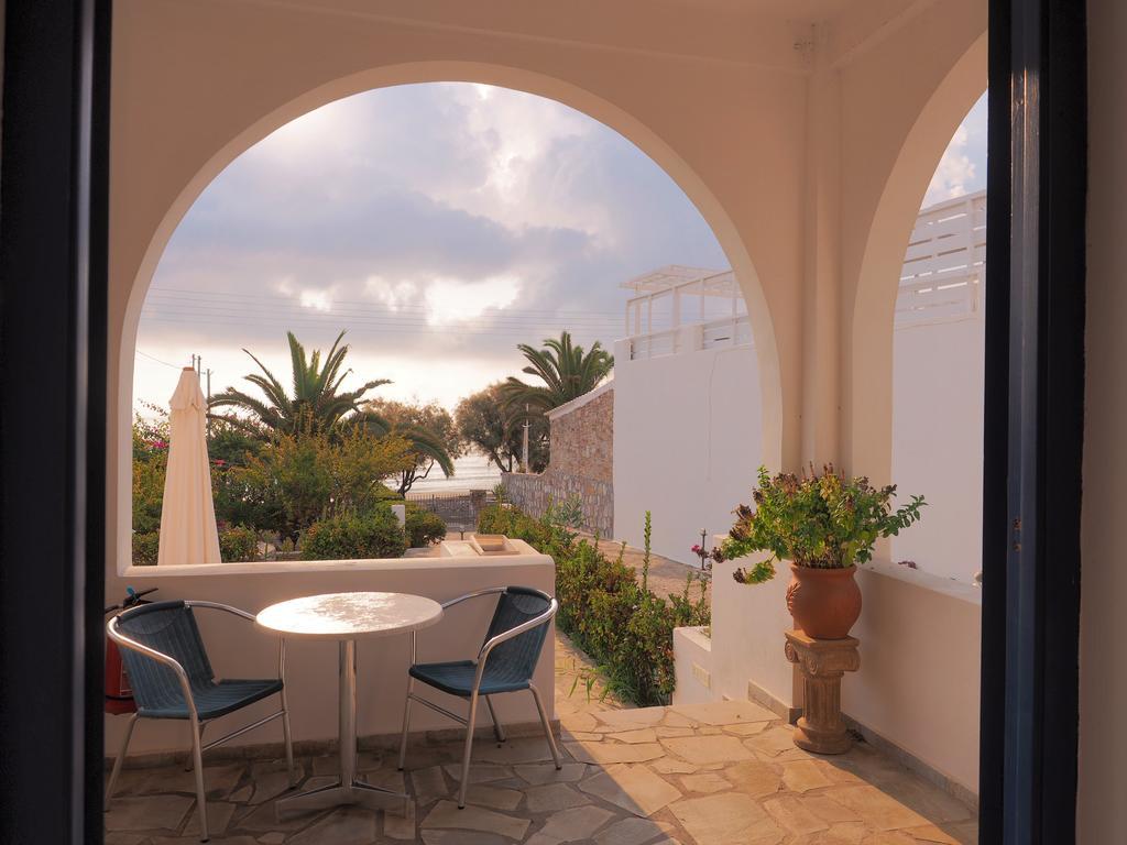 Villa Dolphin Azolimnos Syros Exterior photo
