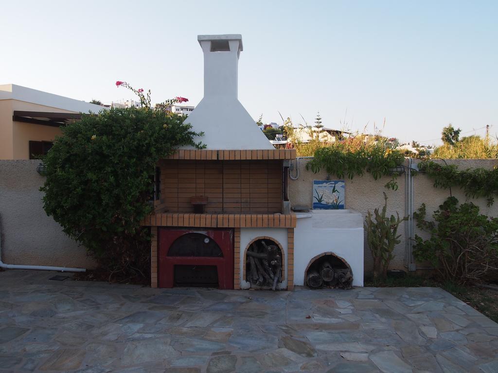 Villa Dolphin Azolimnos Syros Exterior photo
